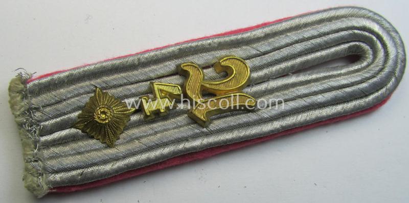 Attractive - albeit regrettably single! - WH (Heeres) neatly 'cyphered', officers'-type shoulderboard as piped in the bright-pink branchcolour as was intended for an: 'Oberleutnant des Panzer-Aufkärungs-Abteilung 4'
