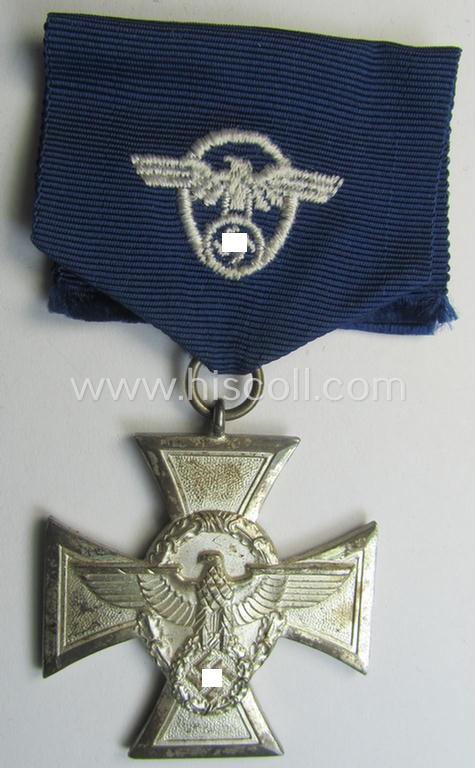 Attractive, silver-class 'Polizei-Dienstauszeichnung 2. Stufe' (or: police loyal-service medal second-class) that comes with its accompanying (and scarcely seen!) broad-shaped ribbon (ie. 'Bandabschnitt')