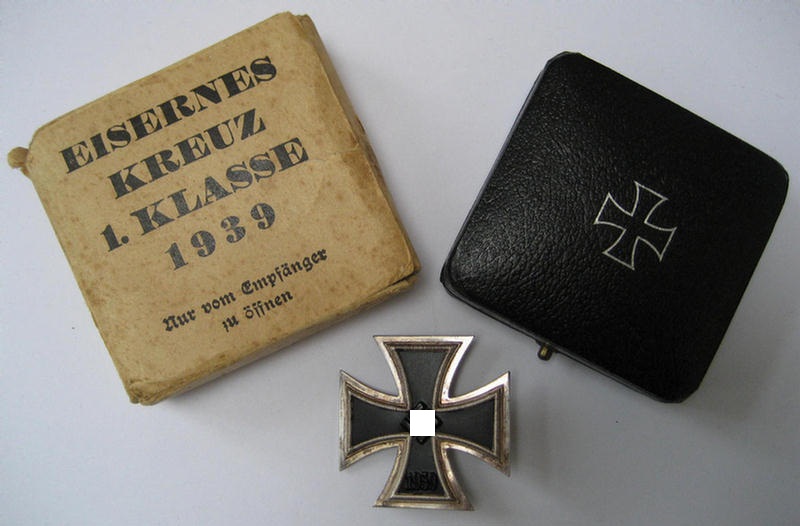  'Eisernes Kreuz 1. Klasse' in 'Überkarton'