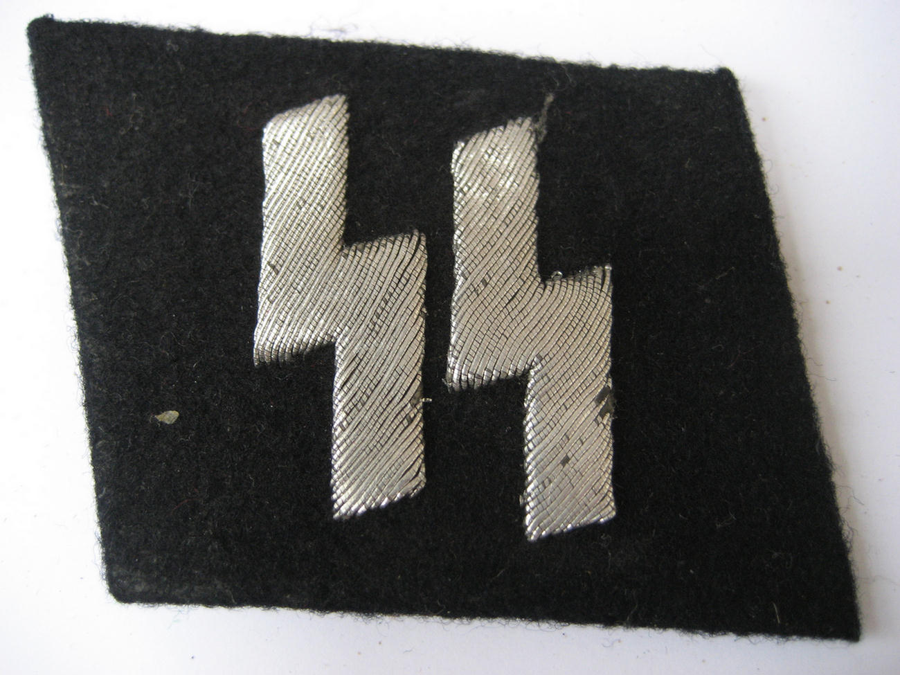  Waffen-SS 'bullion' NCO collar-tab