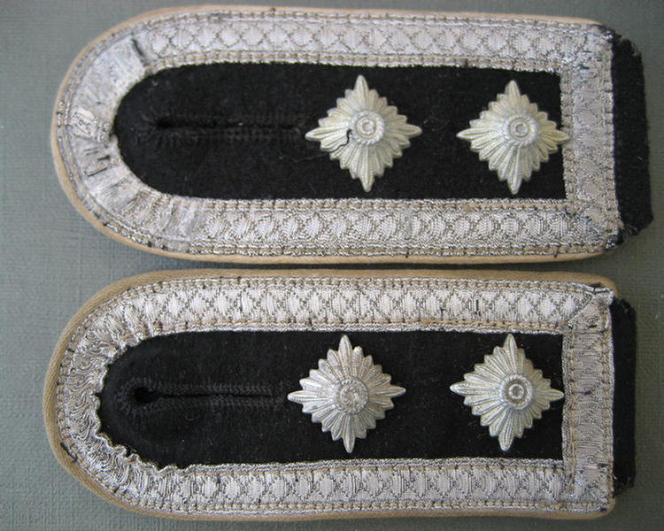  Waffen-SS NCO-type shoulderboards