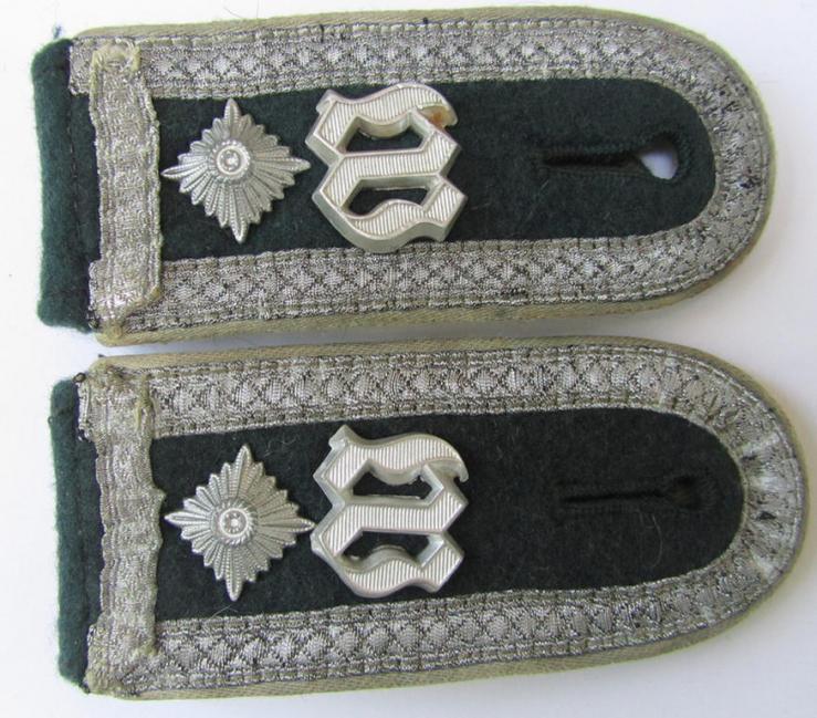  Pair of WH (Heeres) straps: 'Wachbataillon Berlin
