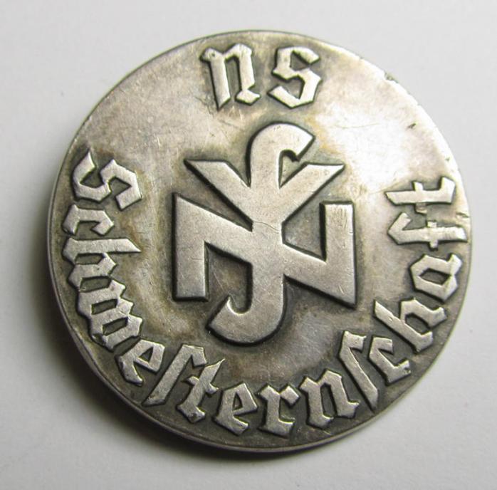 Attractive - and actually rarely encountered! - so-called: N.S.S. (ie. 'Nationalsocialistische Schwesternschaft') membership-badge as executed in genuine '800'-marked silver, as was specifically intended for: 'Lernschwester und Anwärterinnen'