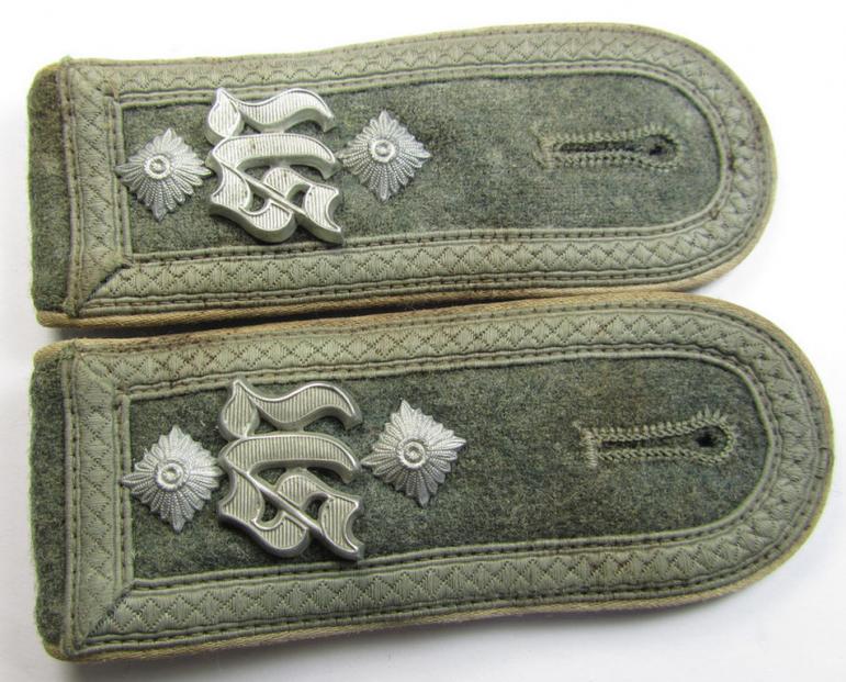 Superb - and/or fully matching! - pair of WH (Heeres), mid-war-period, so-called: 'M43'-styled, NCO-type, 'cyphered' shoulderstraps as was intended for usage by an: 'Oberfeldwebel der Infanterie-Truppen u. Mitglied einer Unteroffiziersschule'