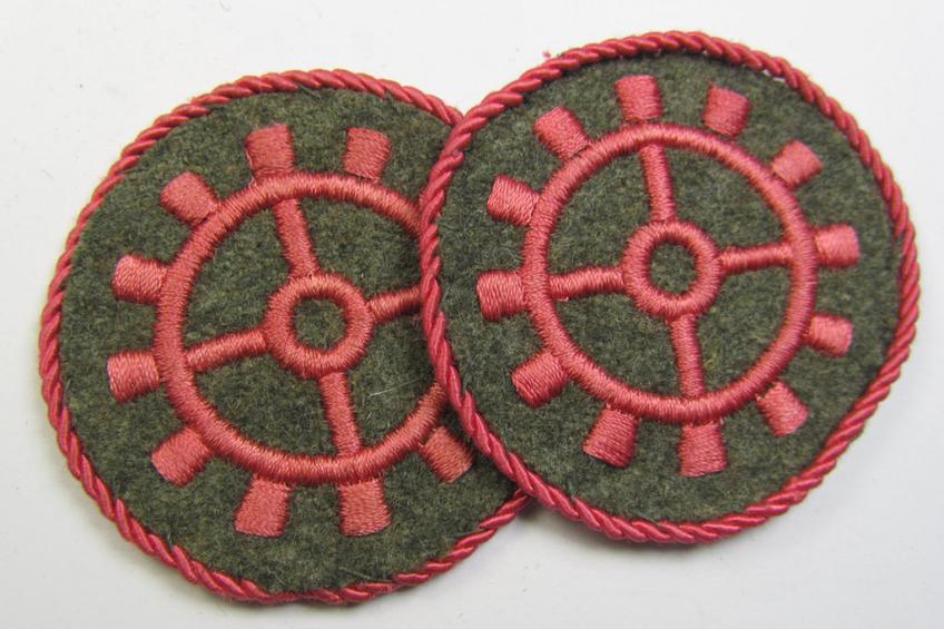 WH (Heeres ie. 'Panzer'-) machine-embroidered-, trade- ie. special-career patch, having a not that often encountered (bright-pink-coloured) 'Kordel' (ie. 'Umrandung') attached, as was intended for a: 'Panzerwarte o. Kfz.-Warte der I. Klasse'