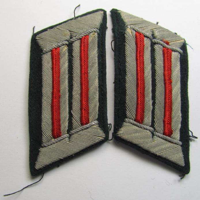 Fully matching pair of WH (Heeres) officers'-type collar-tabs, as was piped in the bright-red-coloured branchcolour as was intended for usage by an: 'Offizier der (Sturm)Artillerie-Truppen'