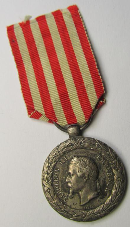 Attractive French, 'Second Empire-period', so-called: 'Expedition to Italy'-campaign-medal (ie. 'Médaille Commémorative de l'Expédition du Italie') that comes mounted on its period-ribbon as issued