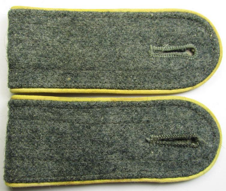 Fully matching pair of later-war-period, WH (Heeres) so-called: 'M44'-style-, 'simplified', enlisted-mens'-type shoulderstraps as was intended for a: 'Soldat der Nachrichten-Truppen'