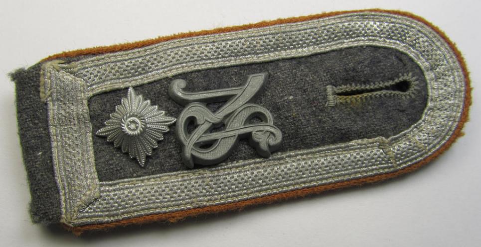 Neatly 'cyphered' - albeit regrettably single! - WH (Luftwaffe) NCO-type shoulderstrap as piped in the light-brown-coloured branchcolour, as was intended for a: 'Feldwebel der Nachrichten-Truppen u. Mitglied einer Nachrichtenschule'