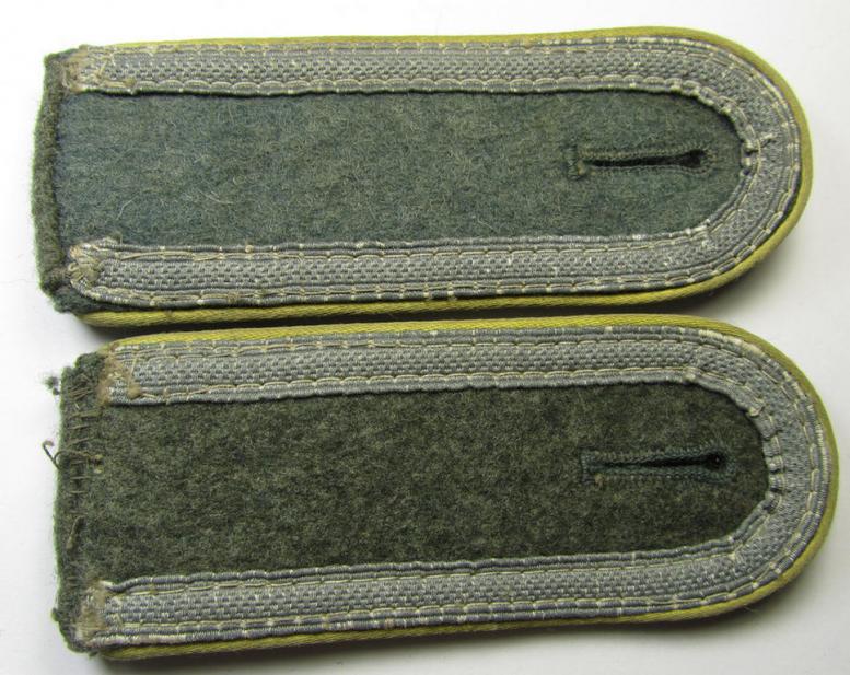 Attractive - and fully matching! - pair of so-called: 'M43'-pattern, WH (Heeres) NCO-type shoulderstraps as piped in the  bright-yellow- (ie. 'zitronengelber'-) coloured branchcolour as intended for an: 'Uffz. eines Heeres-Nachrichten-Abteilungs'