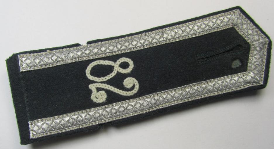 Single - and actually not that often seen! - WH (Heeres) NCO-type (ie. 'M36-/M40'-pattern- and 'pointed styled-') 'cyphered' shoulderstrap as was intended for usage by an: 'Uffz. des Infanterie-Regiments 82'