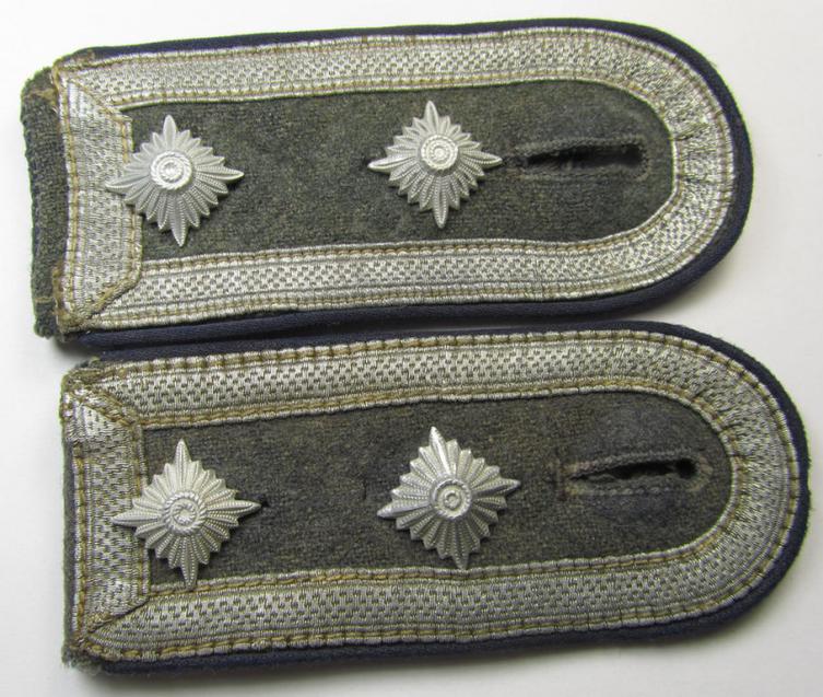 Neat - and/or fully matching! - pair of WH (Luftwaffe) NCO-type shoulderstraps, as piped in the darker-blue-coloured branchcolour as was intended for - and clearly used by! - an: 'Oberfeldwebel der Sanitäts-Truppen'