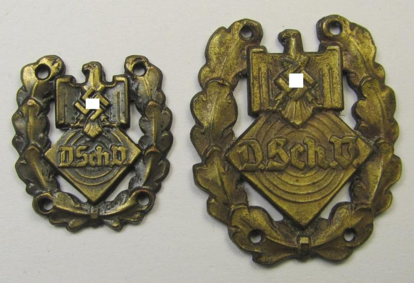 Small grouping comprising of two, bright golden-bronze-toned so-called: 'Kleine Auszeichnungen für Schiessleistung in Gold ohne Jahrensspange des Deutscher Schützenverbandes' (ie. 'DSV')