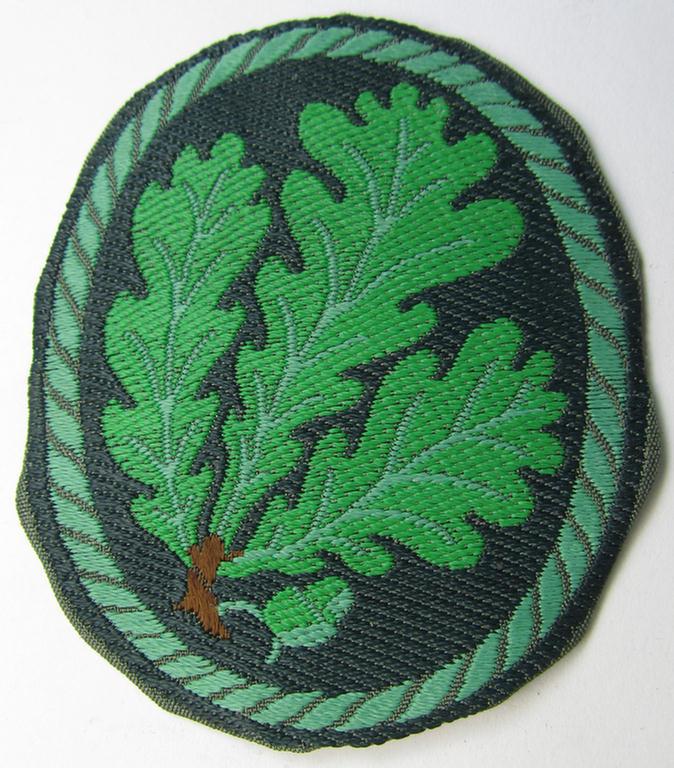 WH (Heeres) enlisted-mens'- (ie. NCO-) type, so-called: 'Jäger'-armpatch being a 'BeVo'-woven example as was executed on darker-green linnen as was intended for usage by the: 'Jäger-Truppen'