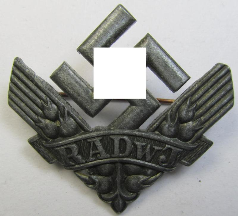 Lapel-pin (ie. 'brooch' or: 'Brosche') as was intended for a female member serving within the: 'Reichsarbeitsdienst der weiblichen Jugend' (or RADwJ) being a so-called: 'Brosche für Kriegshilfsdienst'