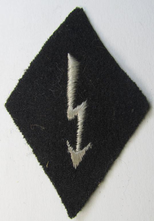 Neat, Waffen-SS-pattern-, machine-embroidered and black-coloured sleeve-insignia (ie. 'Ärmelraute') depicting a so-called: 'Signalblitz', as was used and intended to signify membership within a: 'Waffen-SS Nachrichten'-unit