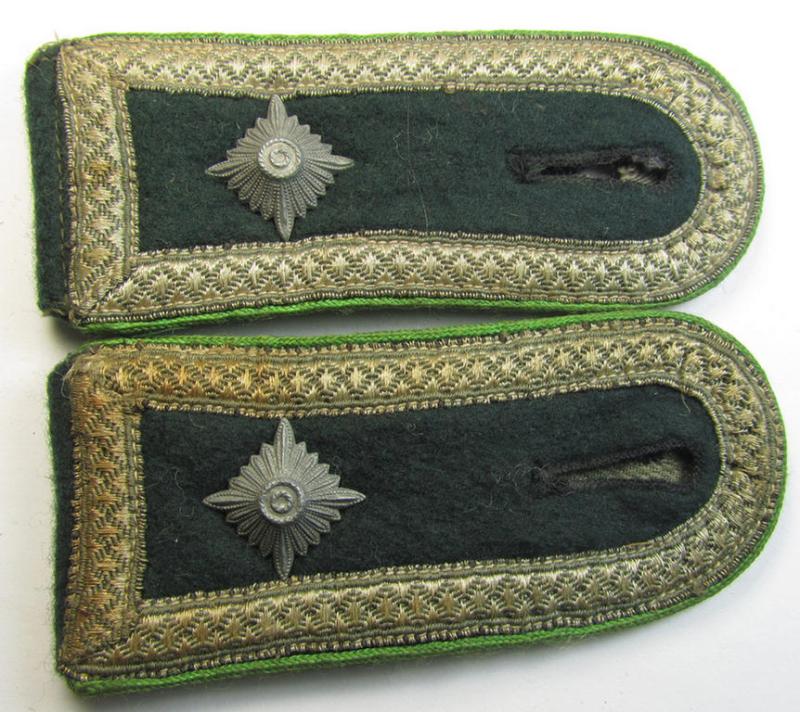 Hiscoll Military Antiques  Superb - and fully matching! - pair of WH  (Heeres) NCO-type (ie. 'M36-/M40'-pattern- and 'rounded styled-')  shoulderstraps as was intended for usage by an: 'Feldwebel eines Panzer-Grenadier  Rgts.