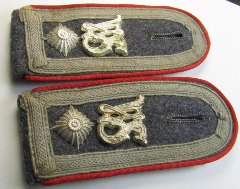 Fully matching - and truly rarely seen! - pair of neatly 'cyphered', WH (Luftwaffe) NCO-type shoulderstraps as piped in the bright-red-coloured branchcolour as was intended for a: 'Wachtmeister einer Luftwaffen-Waffenschule'