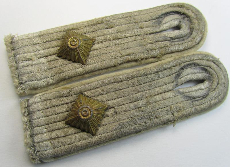 Neat - fully matching and truly used and tunic-removed! - pair of WH (Heeres) officers'-type shoulderboards as was intended for usage by an: 'Oberleutnant eines Infanterie-Regiments'