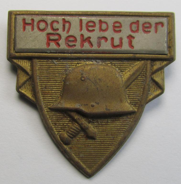 Commemorative, WHW- (ie. 'Winterhilfswerke'-) related 'tinnie' being a non-maker marked example depicting a steel-helmet and sword and showing the text: 'Hoch lebe der Rekrut'