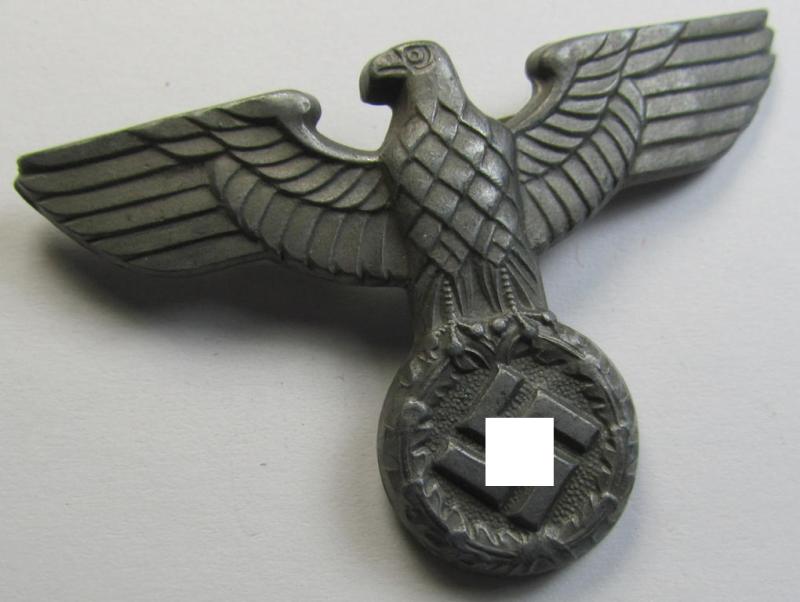 Neat - and just minimally used - example of a silverish-grey-coloured- and/or: zinc- (ie. 'Feinzink'-) based (political-style) visor- (ie. 'Schirmmützen'-) cap-eagle being a detailed example that is void of a makers'-designation