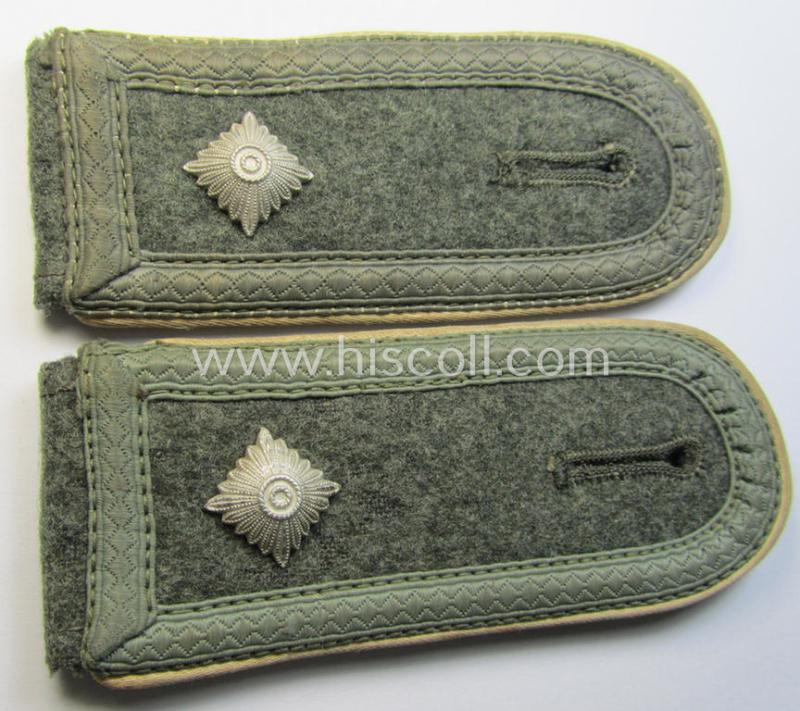 Attractive - and fully matching! - pair of WH (Heeres), early- (ie. mid-) war-period- (ie. 'M41/M43'-) -pattern, NCO-type shoulderstraps as piped in the white-coloured branchcolour as was intended for a: 'Feldwebel eines Infanterie-Regiments'
