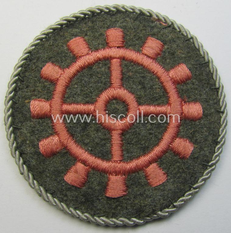 WH (Heeres ie. 'Panzer'-) trade- ie. special-career-patch having a not that often encountered (silver-coloured) 'Kordel' (ie. 'Umrandung') attached as was intended for a: 'Panzerwarte o. Kfz.-Warte o. Handwerker' (aka 'KFZ-Technisches Personal')
