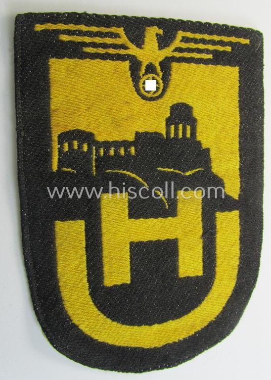 Superb - very unusual and only twice before encountered! - linnen-based- and/or: 'BeVo'-woven (larger!) cloth-based sportshirt-patch depicting a capital: 'H' and 'U'-character as intended for usage by students of the: 'Universität Heidelberg'