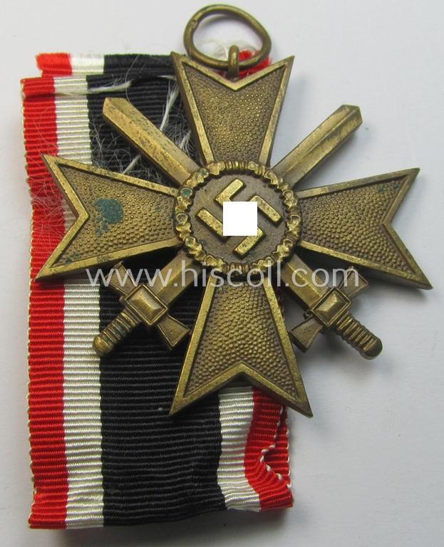 Medal-set: 'KvK II. Klasse mit Schwertern' being a clearly maker- (ie. '51'-) marked- and/or: 'Buntmetall'-based specimen as was produced by the maker: 'Eduard Görlach & Söhne' and that came with its period and confectioned ribbon