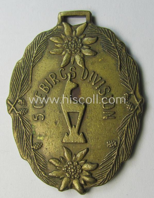Superb - and actually rarely seen! - golden-toned WH (Heeres) 'Gebirgsjäger'-related item: a semi-official, commemorative-medal (aka: 'Url') depicting a representation of the famous '5. Gebirgsjäger-Division'-related, 'Gams'-symbol