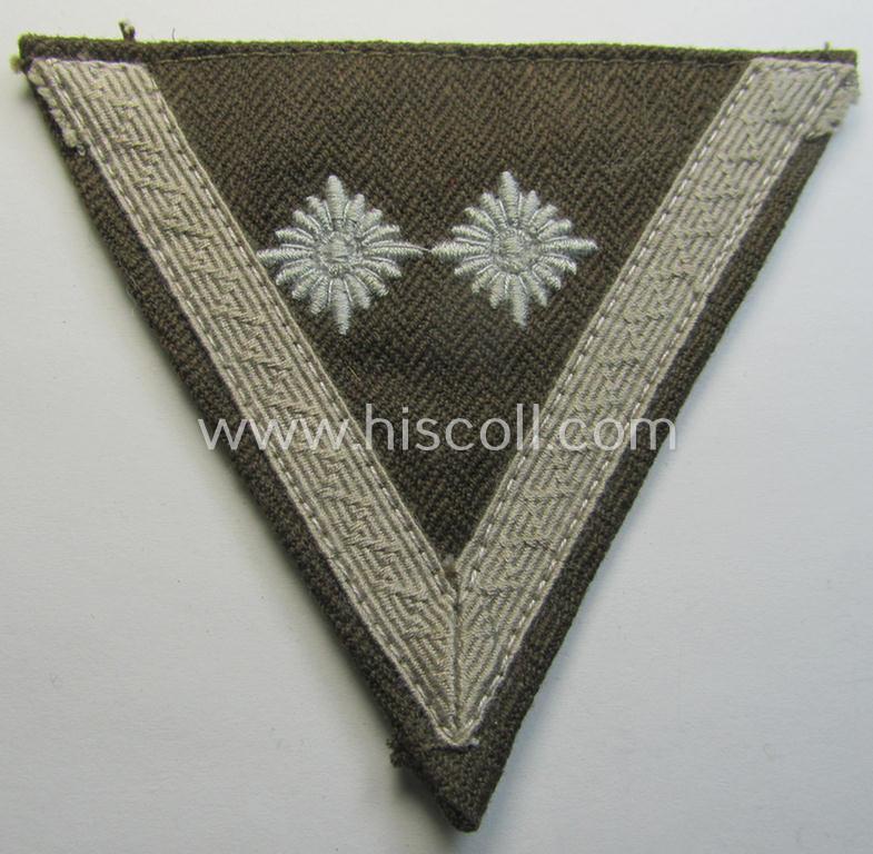 Attractive - and scarcely found! - RAD (or: 'Reichsarbeitsdienst') 'Armwinkel' (or: rank-chevron) as was executed on a brown-coloured- and 'HBT'-like- (ie. 'Drillich'-) based background as was intended for usage by a: 'RAD-Hauptvormann'