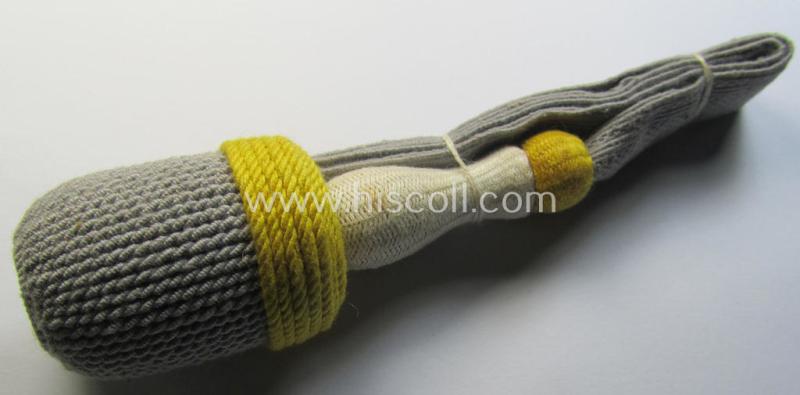 Attractive, yellow-, white- and yellow-coloured EM- (ie. NCO-) type side-arm knot (ie. 'Portepee' ie.: 'Troddel') as was used for the various WH-bayonets and that comes in an overall very nice- (ie. 'virtually mint- ie. unissued'-), condition