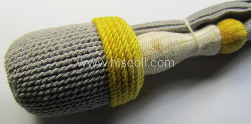 Attractive, yellow-, white- and yellow-coloured EM- (ie. NCO-) type side-arm knot (ie. 'Portepee' ie.: 'Troddel') as was used for the various WH-bayonets and that comes in an overall very nice- (ie. 'virtually mint- ie. unissued'-), condition