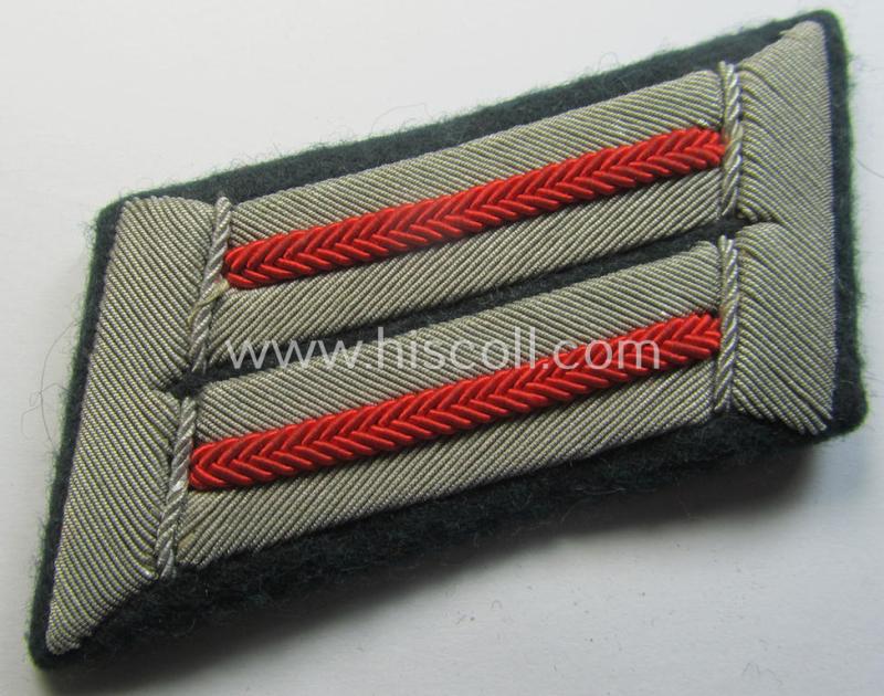 Hardly used - and fully matching! - pair of WH (Heeres) officers'-type collar-tabs, as was piped in the bright-red-coloured branchcolour as was intended for usage by an: 'Offizier der (Sturm)Artillerie-Truppen'