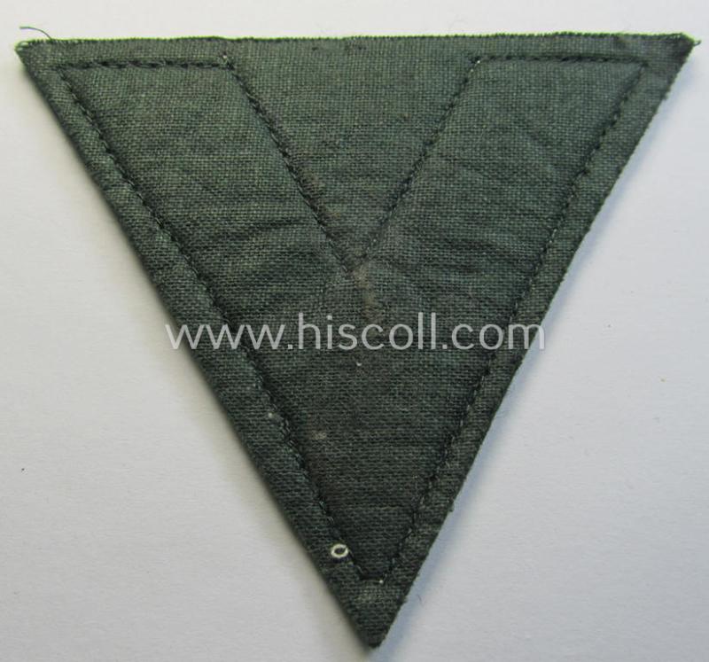 WH (Heeres) 'Armwinkel' (or: arm-chevron) as executed on typical darker-green-coloured wool as was specifically intended for usage by a soldier with the rank of: 'Obergefreiter'