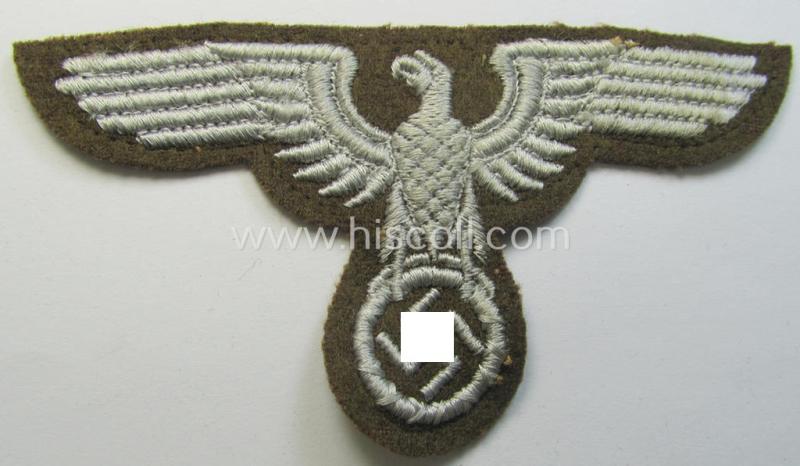 Attractive, machine-embroidered arm-eagle (ie. 'Ärmeladler') as was specifically intended for usage on the brownish-green-coloured tunics of officials of the: 'Reichsministerium für besetzte Ostgebiete' (ie. 'R.M.b.O.')