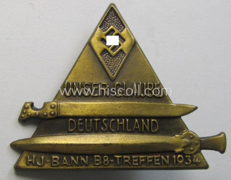 Attractive - and rarely encountered! - HJ- (ie.'Hitlerjugend'-) related 'tinnie' being a non-maker-marked example showing two ancient 'sword'-insignia and text that reads: 'Unser Glaube Deutschland - HJ-Bann B8 Treffen - 1934'