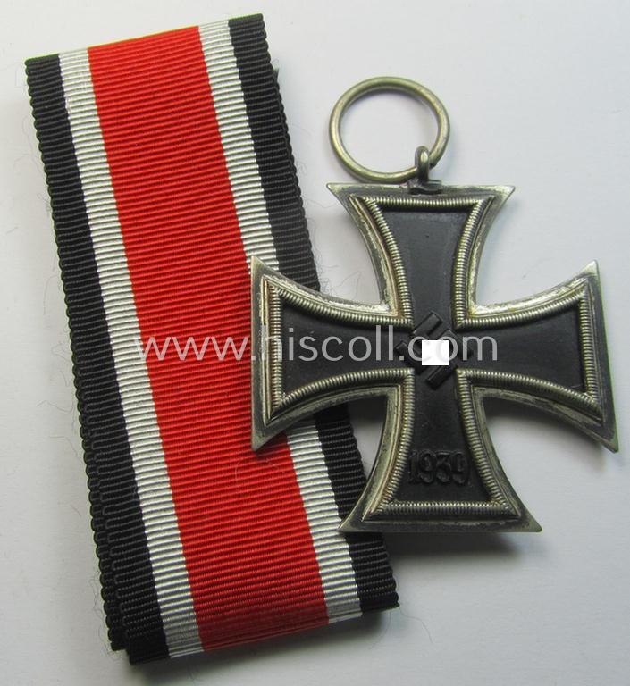 Superb, 'Eisernes Kreuz 2. Klasse' (or: iron cross 2nd class) being an early-period, non-maker-marked- and/or magnetic specimen as was executed in the so-called: 'Schinkel'-pattern by (I deem) the maker: 'Wilh. Deumer'