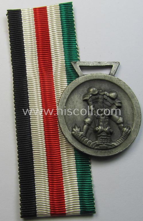 Superb, silver-coloured- (and I deem 'Feinzink'-based-) example of a: 'Deutsch-Italienische Feldzugsmedaille' (or: German-Italian campaign medal) that came together with its (regular-sized) piece of original ribbon