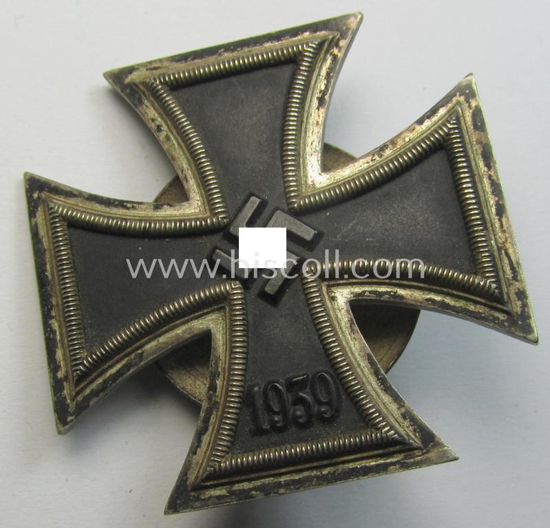 Superb, 'Eisernes Kreuz 1. Klasse' (or: Iron Cross 1st class) as was executed in the scarcely seen so-called: 'screw-back'-pattern being a non-maker marked example as was (I deem) produced by the maker: 'Steinhauer & Lück'