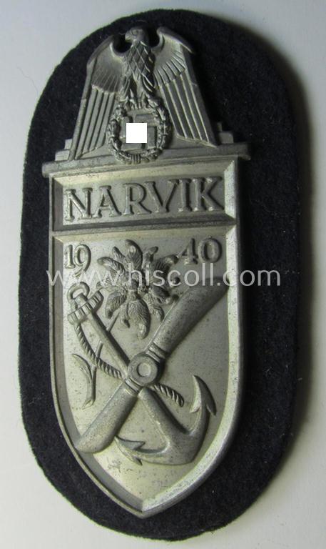 Superb - and scarcely encountered! - WH (KM) 'Narvik'-campaign-shield being a detailed example as executed in ('migriertes') golden-toned zinc- (ie. 'Feinzink') and that comes in an issued- (albeit I deem never worn- nor tunic-attached-), condition