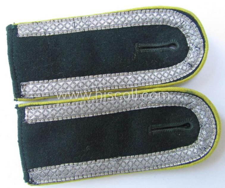 Attractive - and fully matching! - pair of WH (Heeres) (I deem) early-war-period (ie. 'M36'/M40-pattern, rounded-styled) NCO-type shoulderstraps as was intended for usage by an: 'Unteroffizier der Heeres Nachrichten-Truppen'