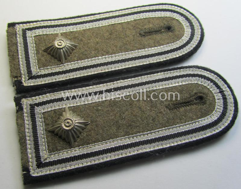 Attractive - and/or fully matching! - pair of RAD (ie. 'Reichsarbeitsdienst') NCO-type shoulderstraps (being of the 2nd pattern as used in the period between 1936-41) as was intended for an: 'RAD-Truppführer' (comparable with a: 'Feldwebel'-rank)