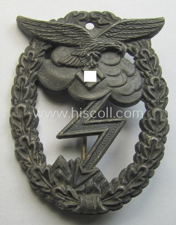 Neat - and clearly used! - later-war-period, zinc- (ie. 'Feinzink'-) based version of a WH (Luftwaffe) 'Erdkampfabzeichen' being a (typical) non-maker-marked example by the Austrian-based: 'Arno Wallpach'-company