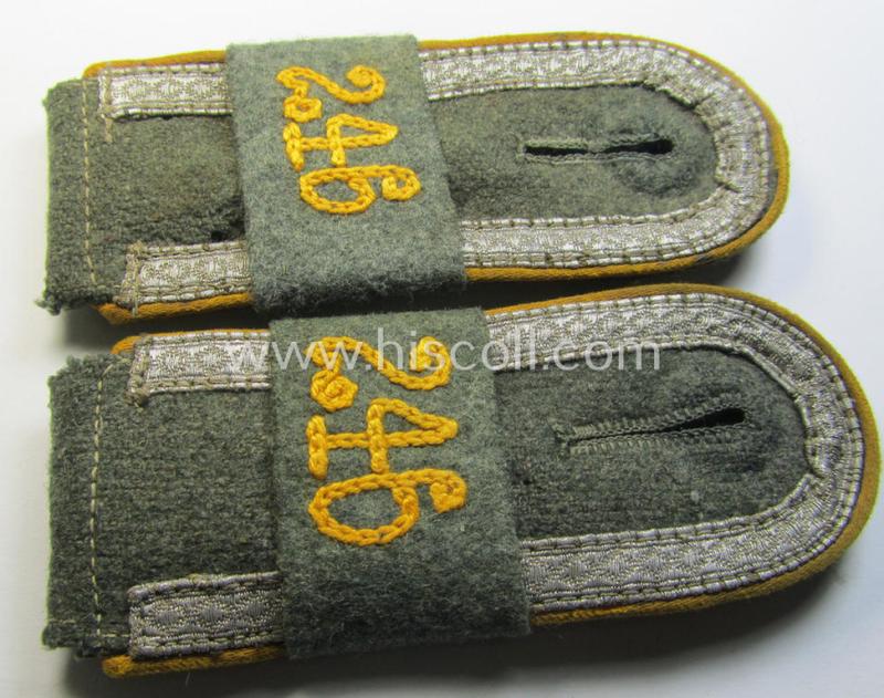 Attractive - and matching! - pair of WH (Heeres) early- (ie. mid-war-) period- (ie. 'M40'- ie. 'M43'-pattern, NCO-type shoulderstraps as was intended for an: 'Uffz. des Kav.- o. Div. Aufklärungs-Abts. 246 (mot)'