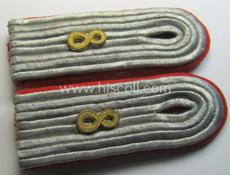 Attractive - and/or fully matching! - pair of WH (Luftwaffe) officers'-type, bright-red-piped and neatly 'cyphered' shoulderboards as was specifically intended for a: 'Leutnant der 8. Flak-Divison'