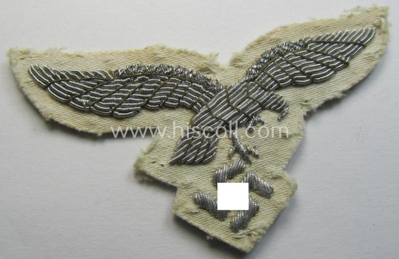 Attractive - and scarcely seen! - WH (Luftwaffe) officers'-type visor-cap eagle that is neatly hand-embroidered on beige-white-coloured linnen as was specifically used for the white-topped LW officer-type visor-caps (ie. 'Offz.-Sommer-Schirmmützen')