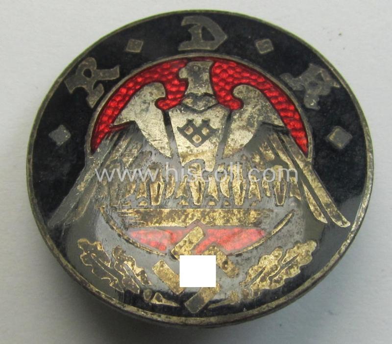 Enamelled membership-pin (ie. 'Mitgliedsabzeichen') as was intended for a member within the: 'Reichsbund der Kinderreichen Deutschlands zum Schutze der Familie' (o. 'RDK') being a red-coloured example as was intended for a: 'Familienwart'