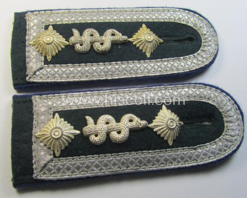 Attractive - and fully matching! - WH (Heeres) pre- (ie. early-) war-period- (ie. 'M36/M40'-pattern) 'cyphered', NCO-type shoulderstraps as intended for usage by a medical-orderly ie. an: 'Oberfeldwebel eines Sanitäts-Abtlgs. o. Rgts.'