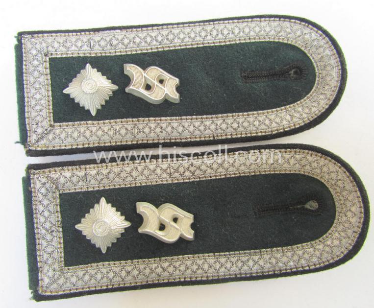 Neat - and fully matching! - pair of WH (Heeres), early-war period- (ie. 'M36'-pattern- and rounded-styled) 'cyphered' NCO-type shoulderstraps as was intended for - and clearly used by! - a: 'Feldwebel u. Mitglied einer Pionier-Schule'